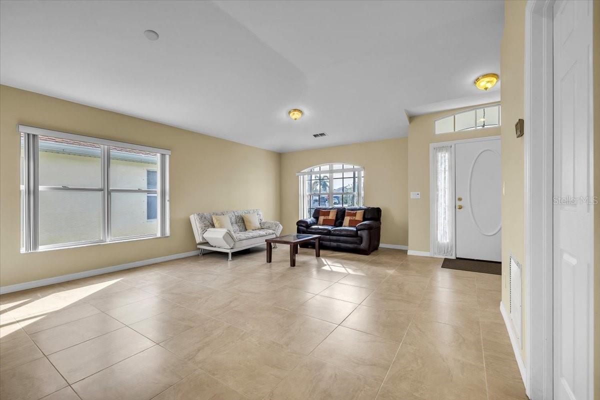 8571 GASSNER WAY, LEHIGH ACRES, FL, 33972