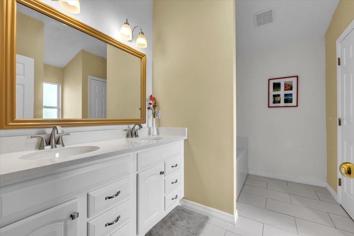8571 GASSNER WAY, LEHIGH ACRES, FL, 33972
