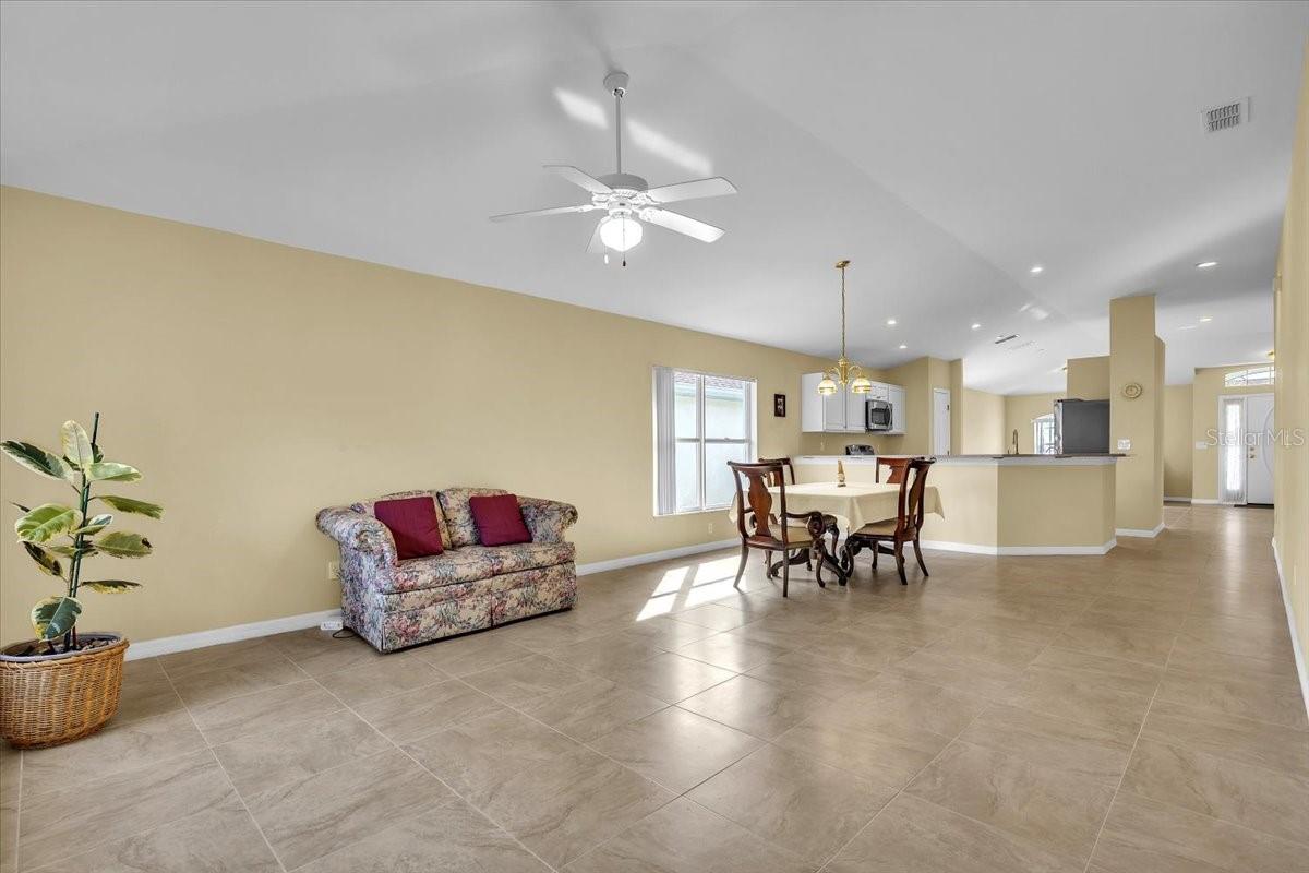 8571 GASSNER WAY, LEHIGH ACRES, FL, 33972