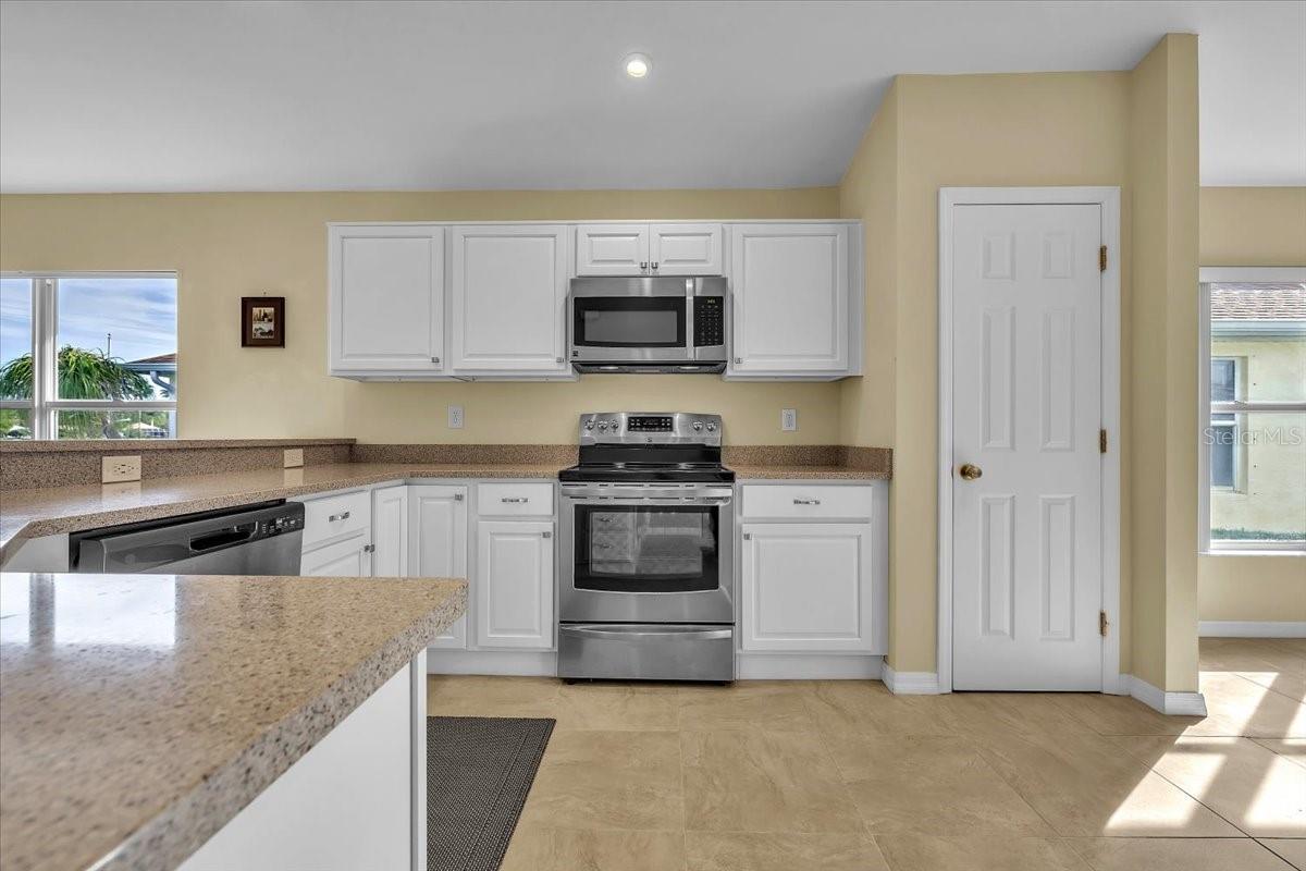 8571 GASSNER WAY, LEHIGH ACRES, FL, 33972