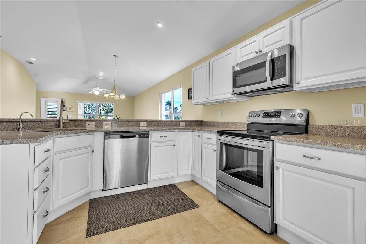 8571 GASSNER WAY, LEHIGH ACRES, FL, 33972