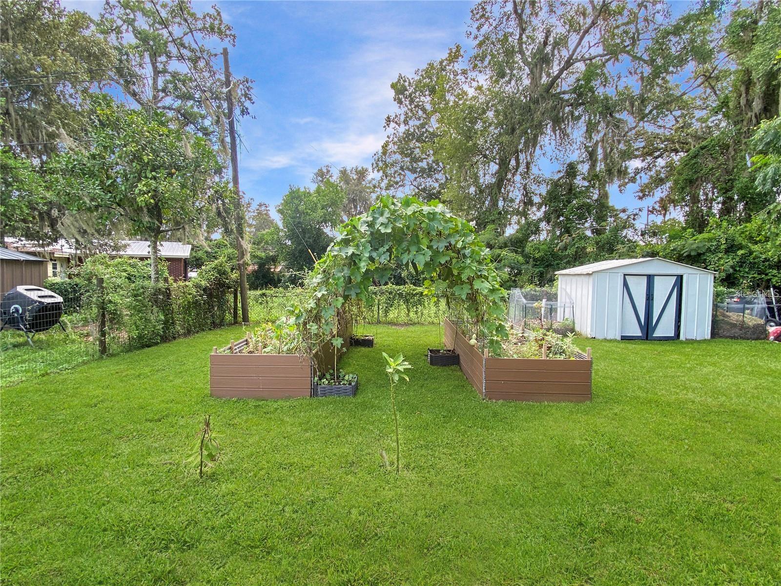 228 SE OAK HILL ST, LAKE CITY, FL, 32025
