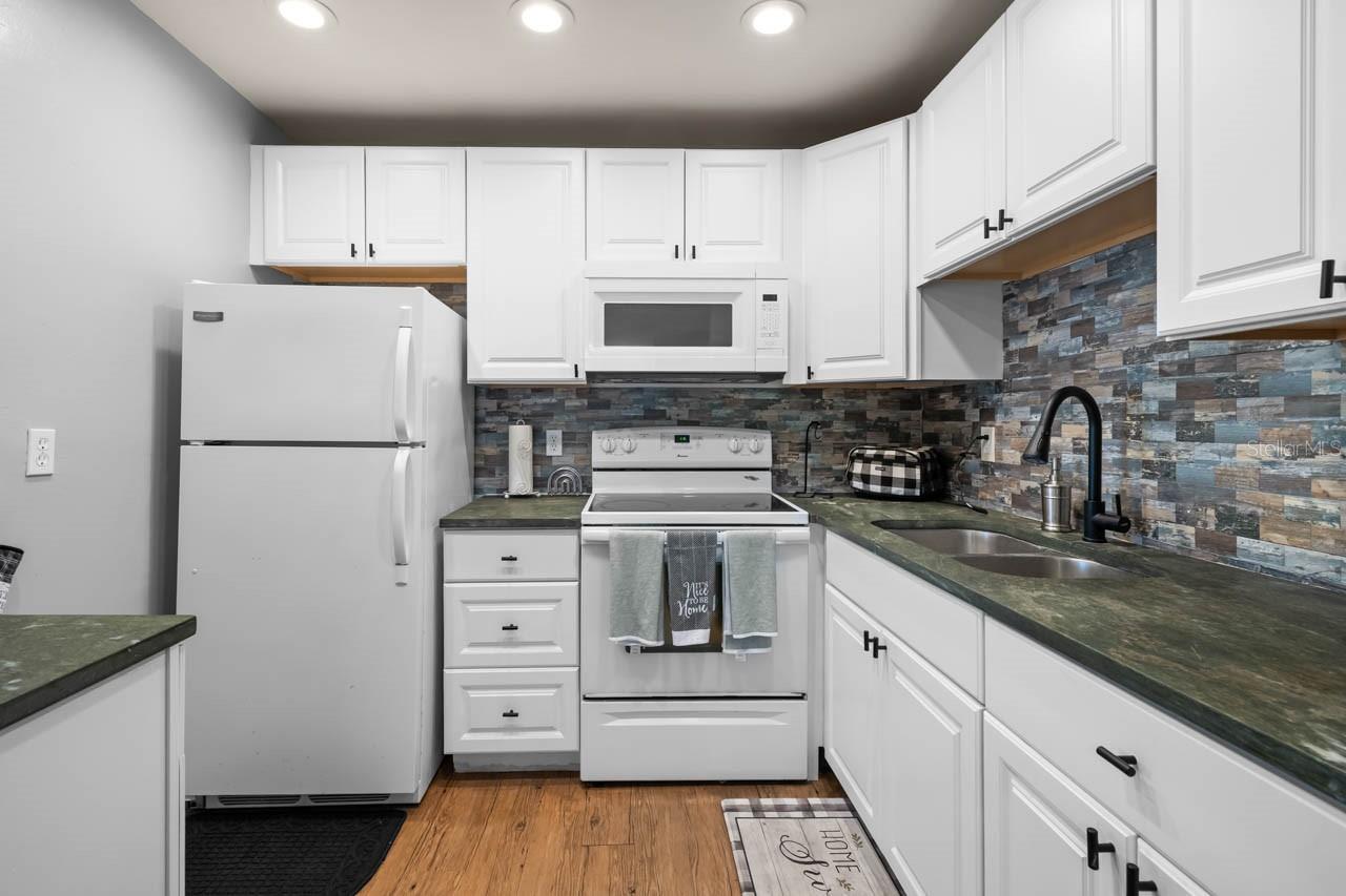 1802 BEDFORD TER #182, SUN CITY CENTER, FL, 33573