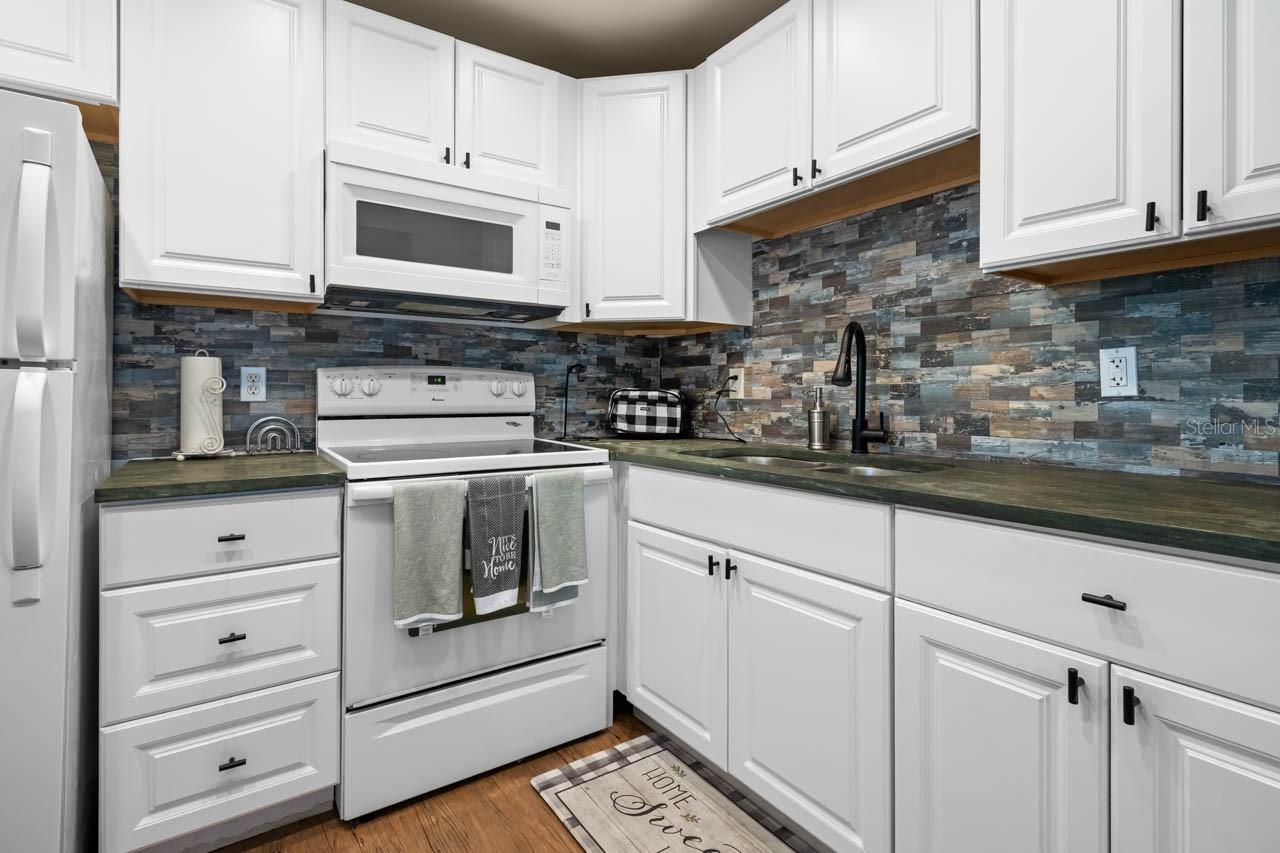 1802 BEDFORD TER #182, SUN CITY CENTER, FL, 33573
