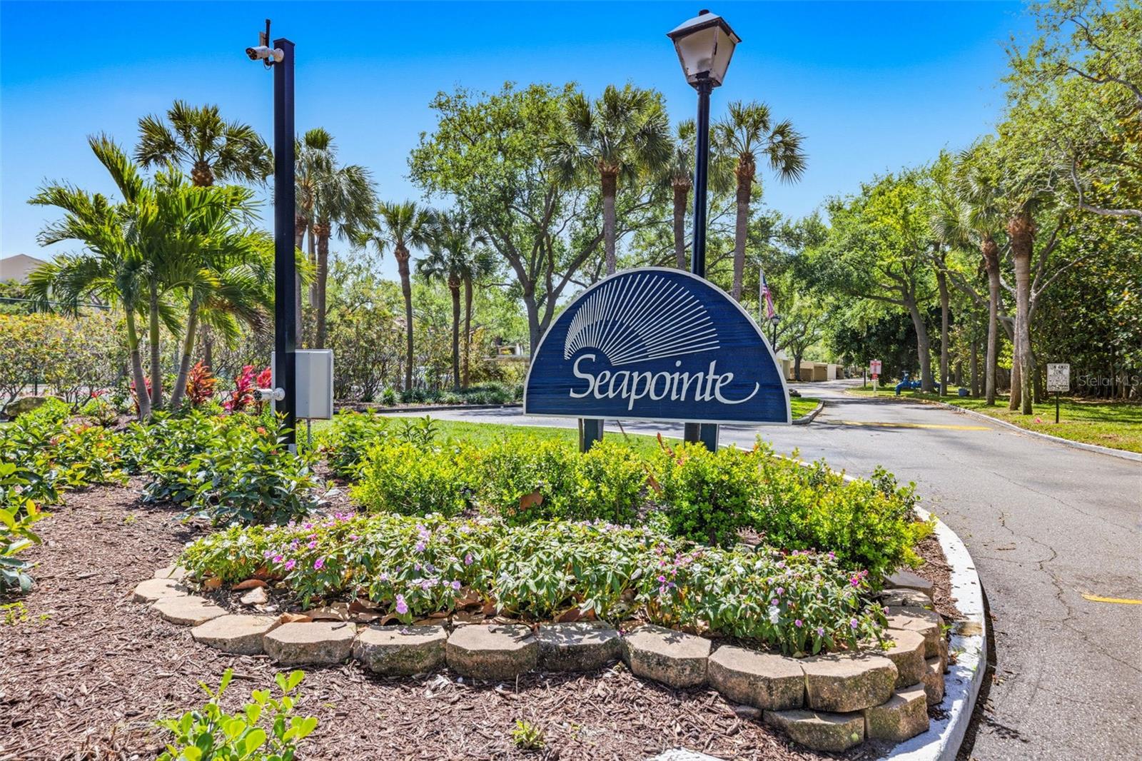 Entrance sign : Seapointe