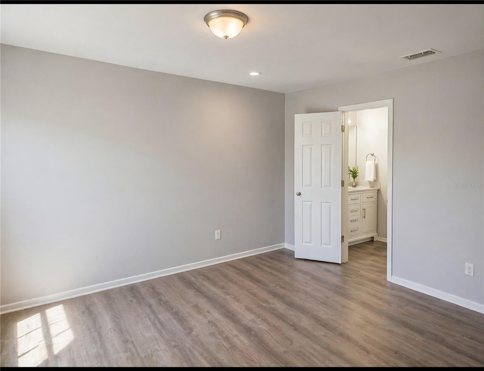 16007 PENNINGTON RD, TAMPA, FL, 33624