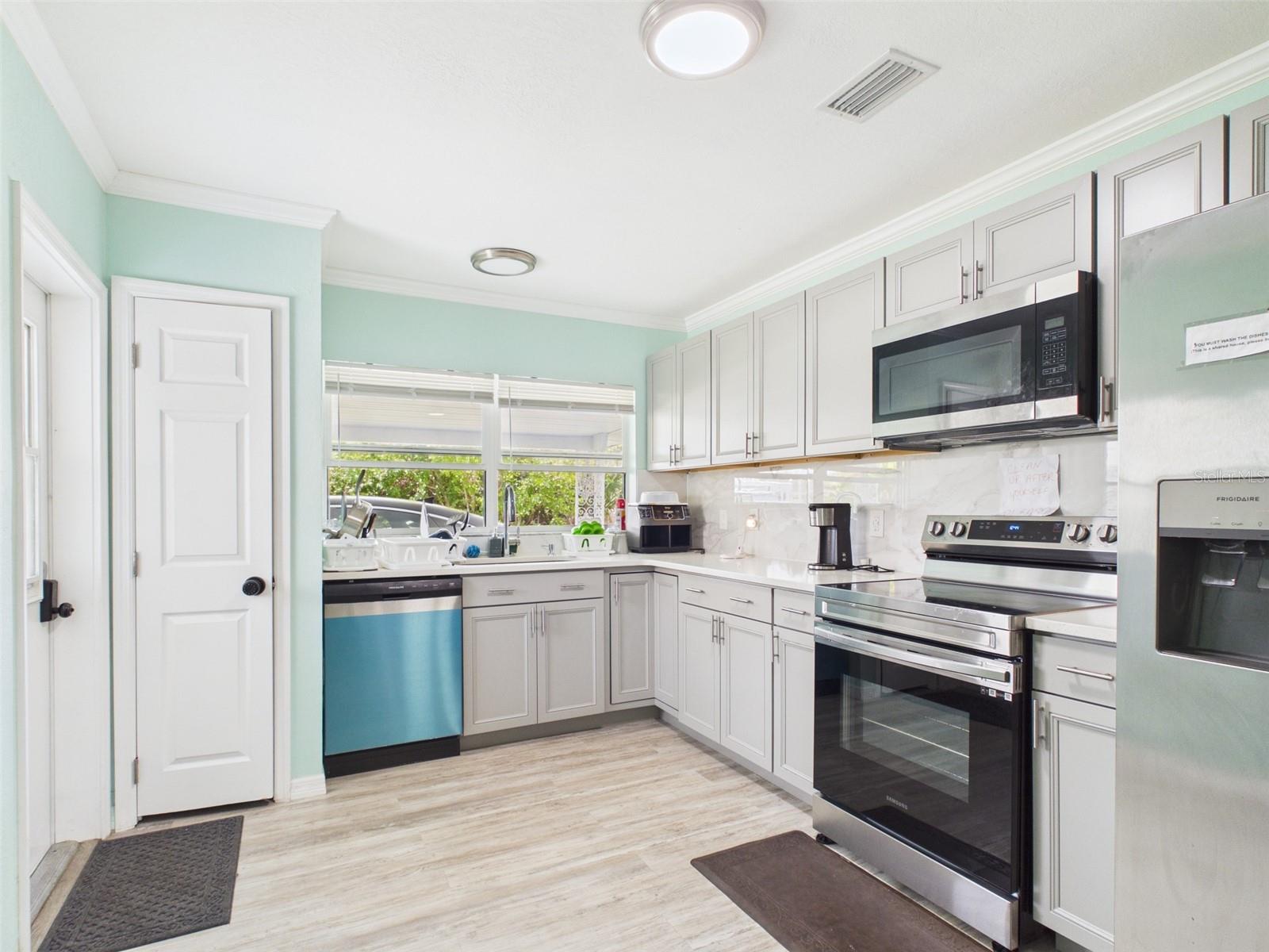 420 GREENWICH AVE NW, PORT CHARLOTTE, FL, 33952