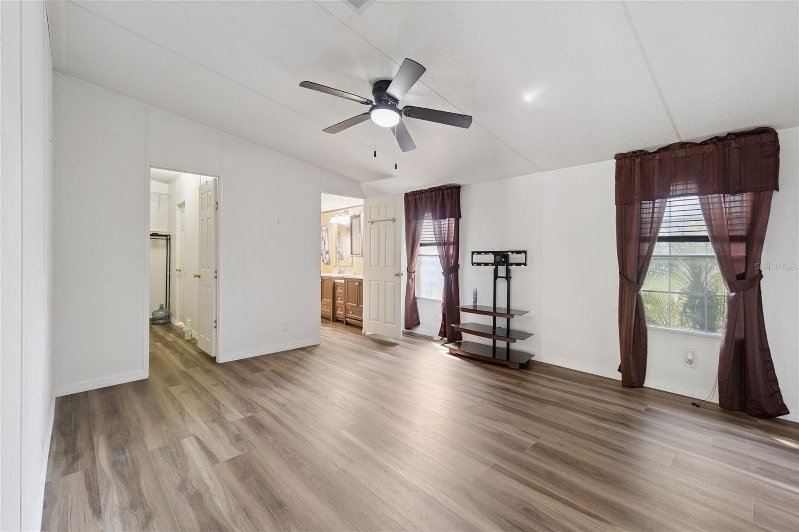 33601 TAMMY LN, WESLEY CHAPEL, FL, 33543