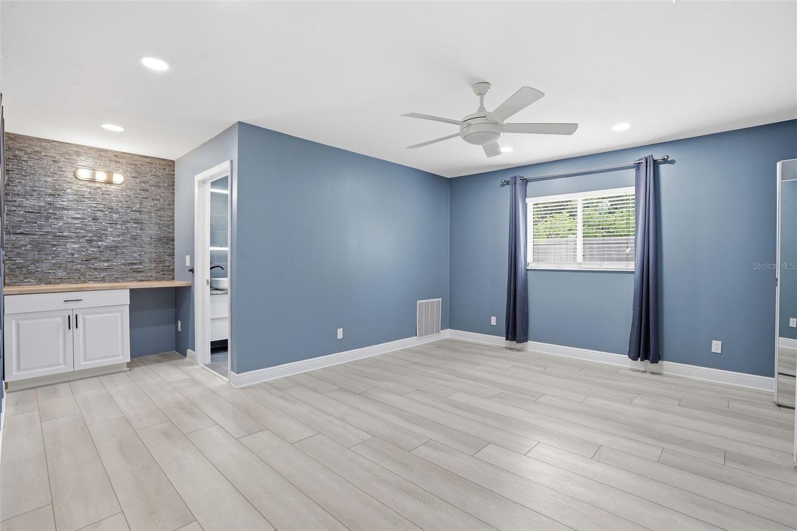 2121 PARK ST N, ST PETERSBURG, FL, 33710