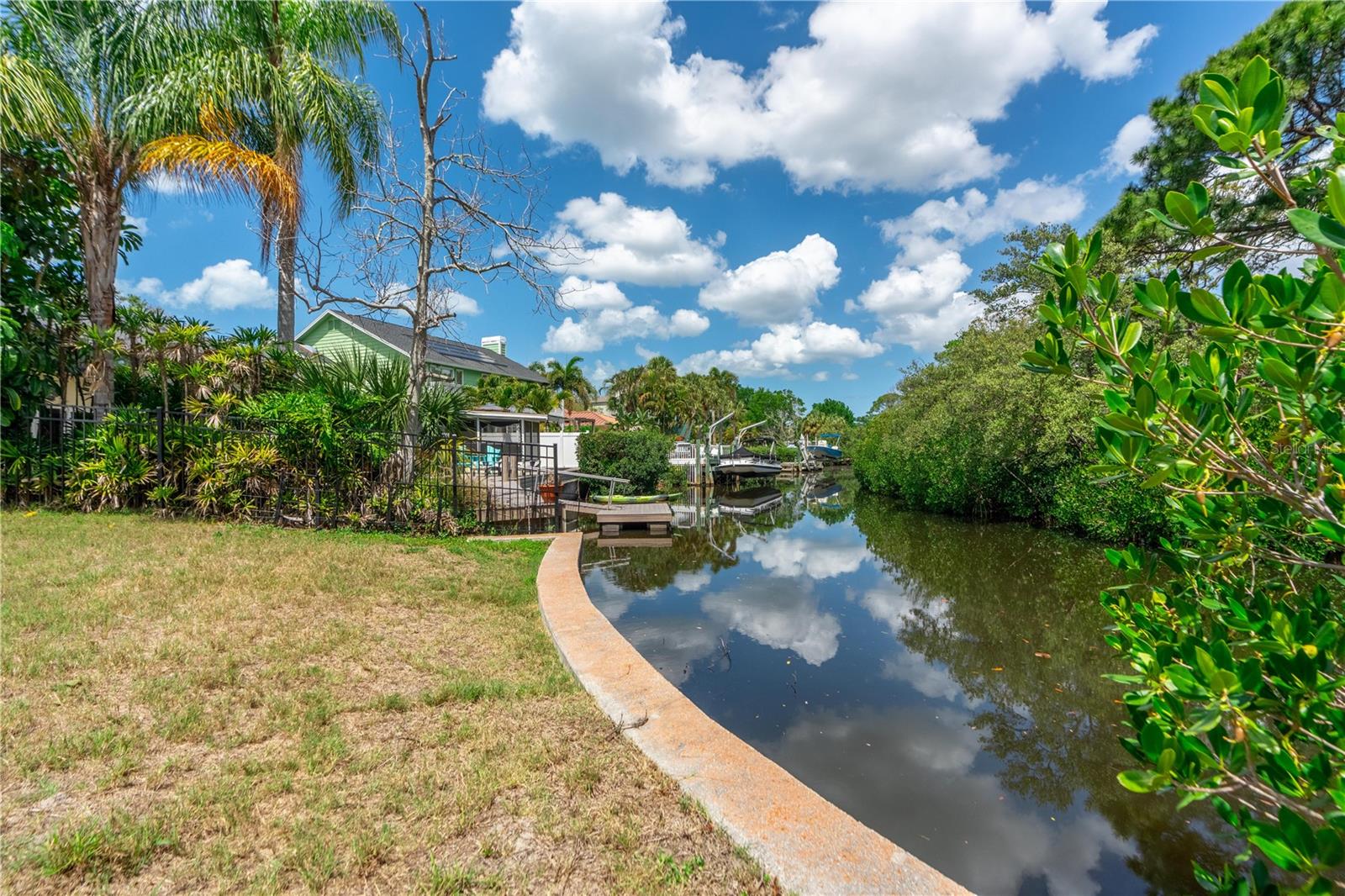 1121 S FLORIDA AVE, TARPON SPRINGS, FL, 34689