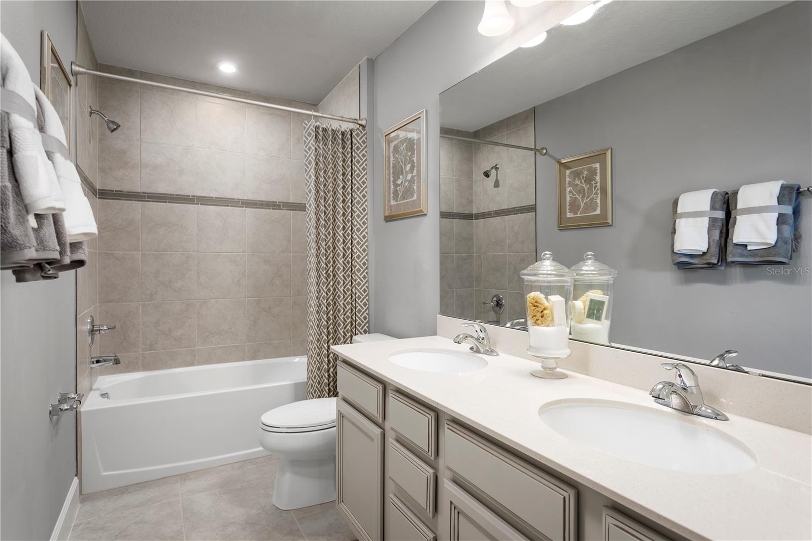 423 HAMMOCK OAKS BLVD, LADY LAKE, FL, 32159