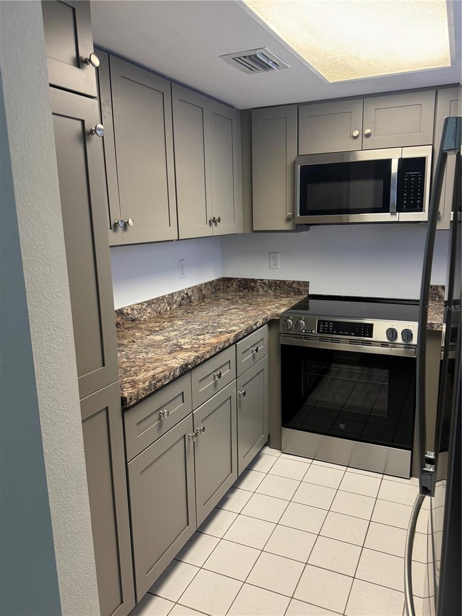 4956 HARBOR VILLA LN #102, NEW PORT RICHEY, FL, 34652