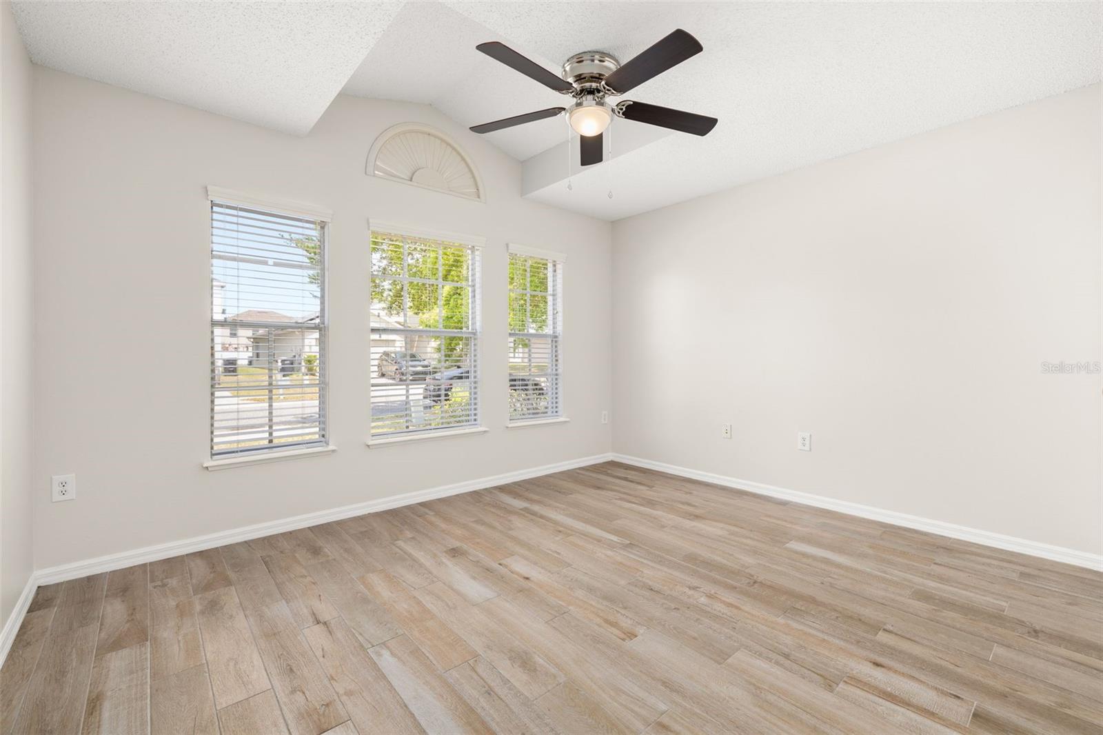 624 BLAKE AVE, DAVENPORT, FL, 33897