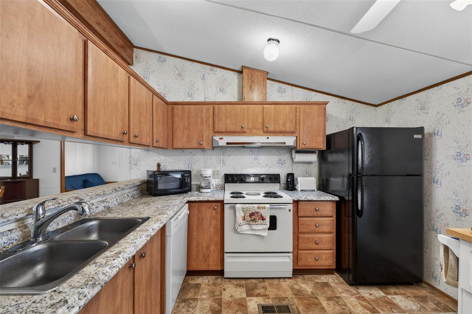 4100 CAREFREE WAY, ZEPHYRHILLS, FL, 33541