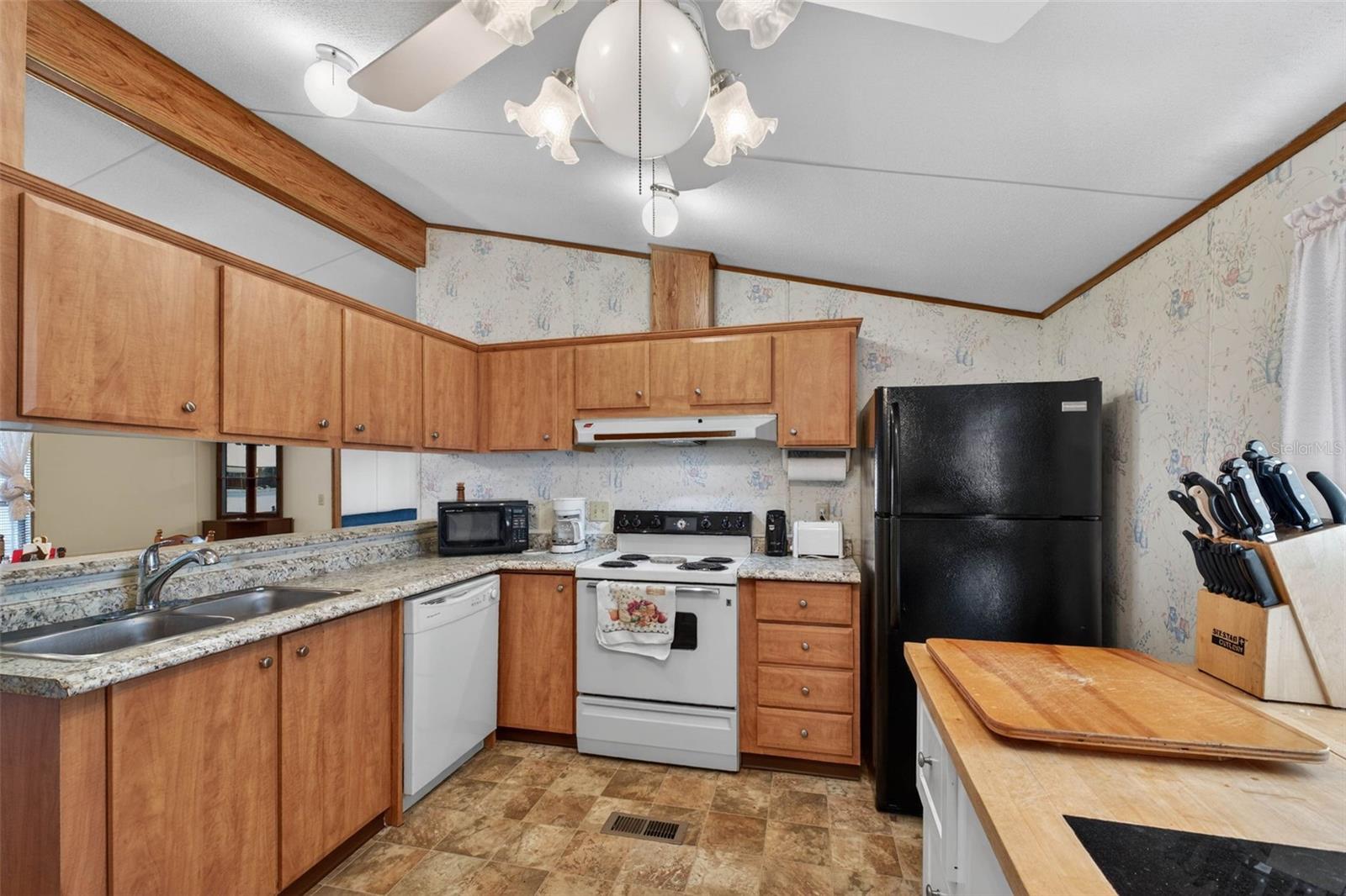 4100 CAREFREE WAY, ZEPHYRHILLS, FL, 33541