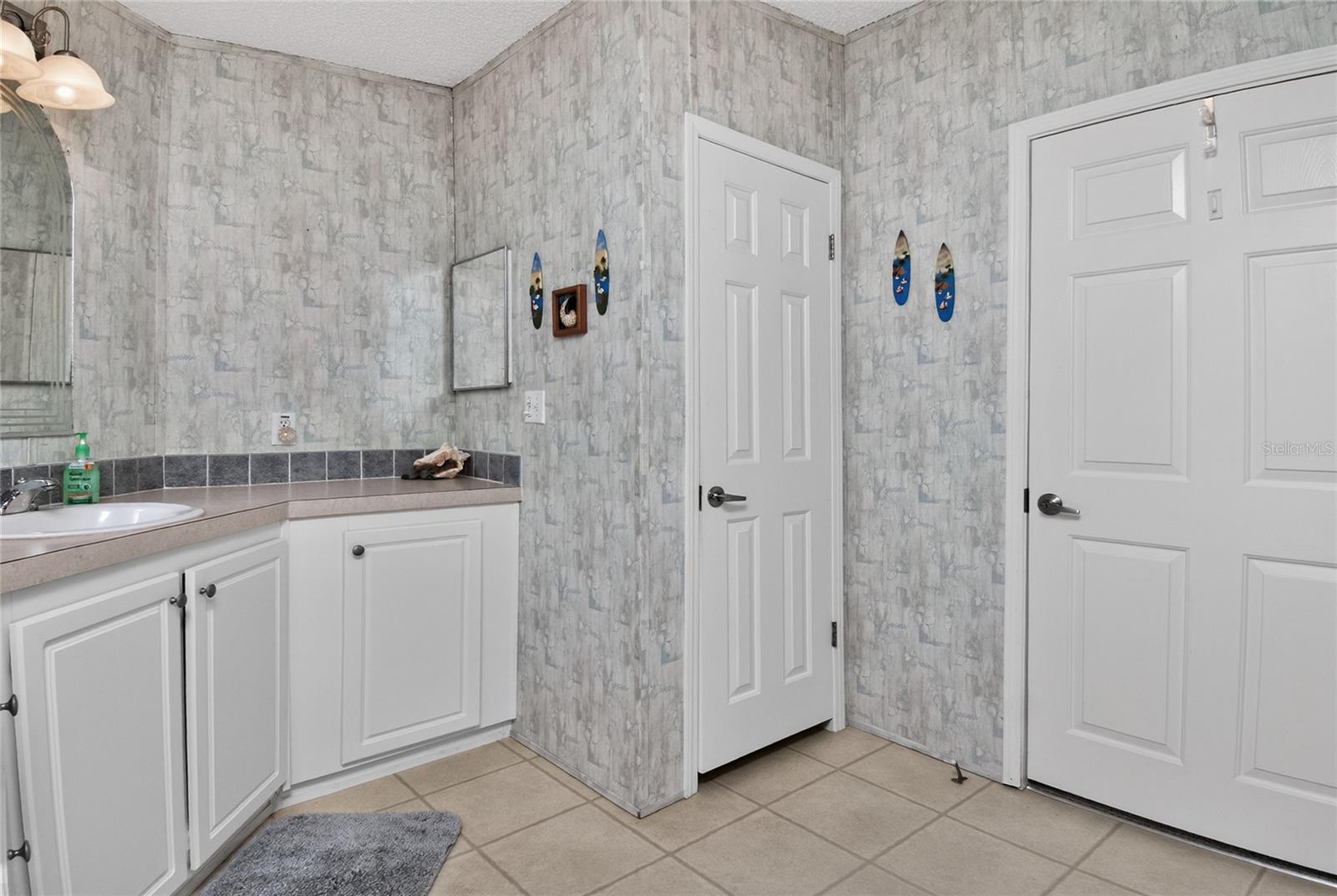 24437 HARBORVIEW RD #106, PUNTA GORDA, FL, 33980