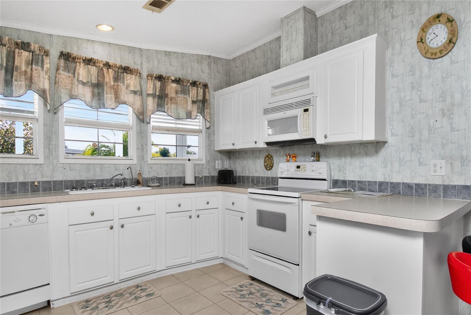 24437 HARBORVIEW RD #106, PUNTA GORDA, FL, 33980