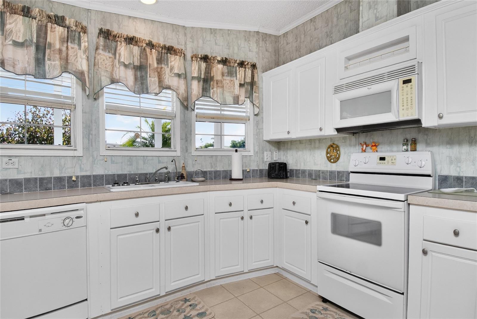 24437 HARBORVIEW RD #106, PUNTA GORDA, FL, 33980