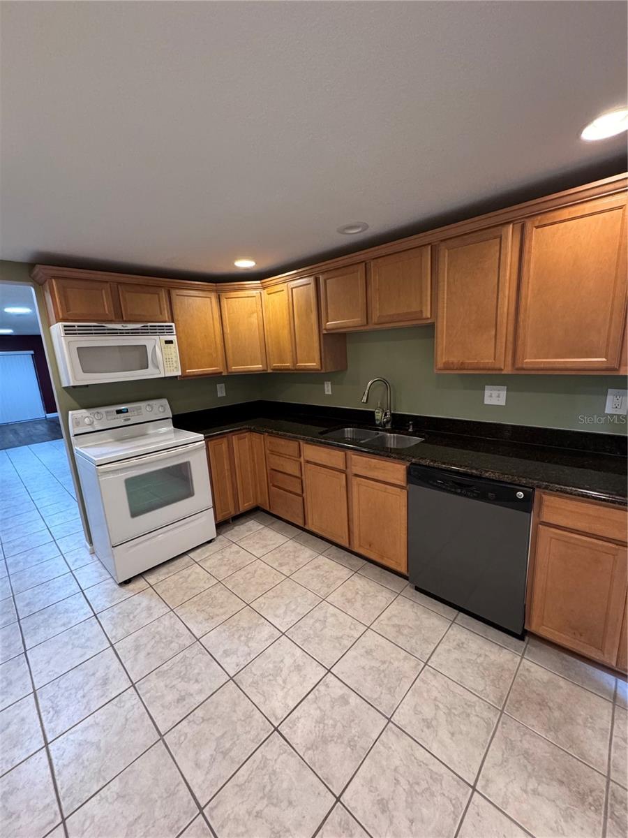 511 LONGFELLOW CT #B, SAFETY HARBOR, FL, 34695