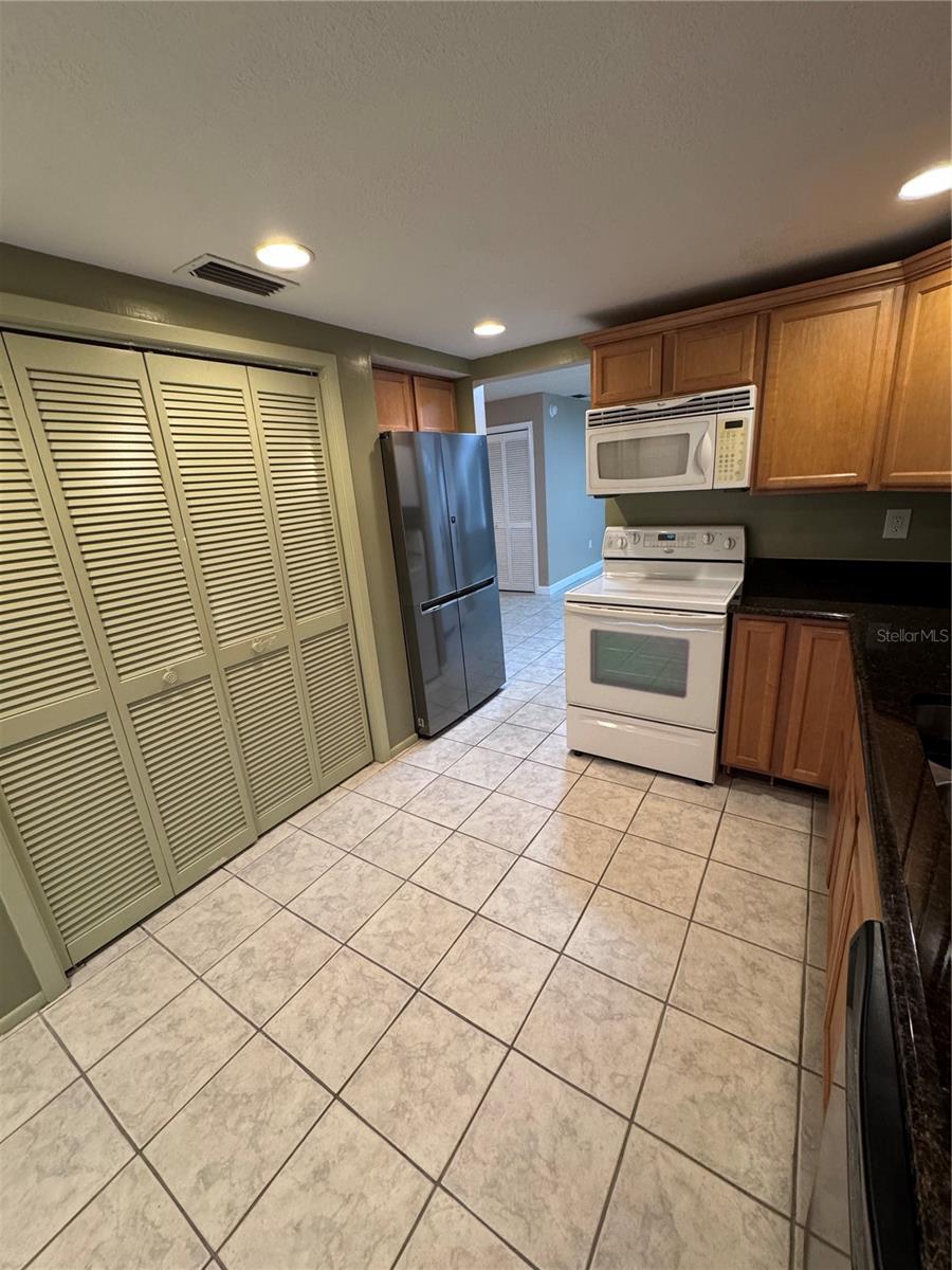 511 LONGFELLOW CT #B, SAFETY HARBOR, FL, 34695