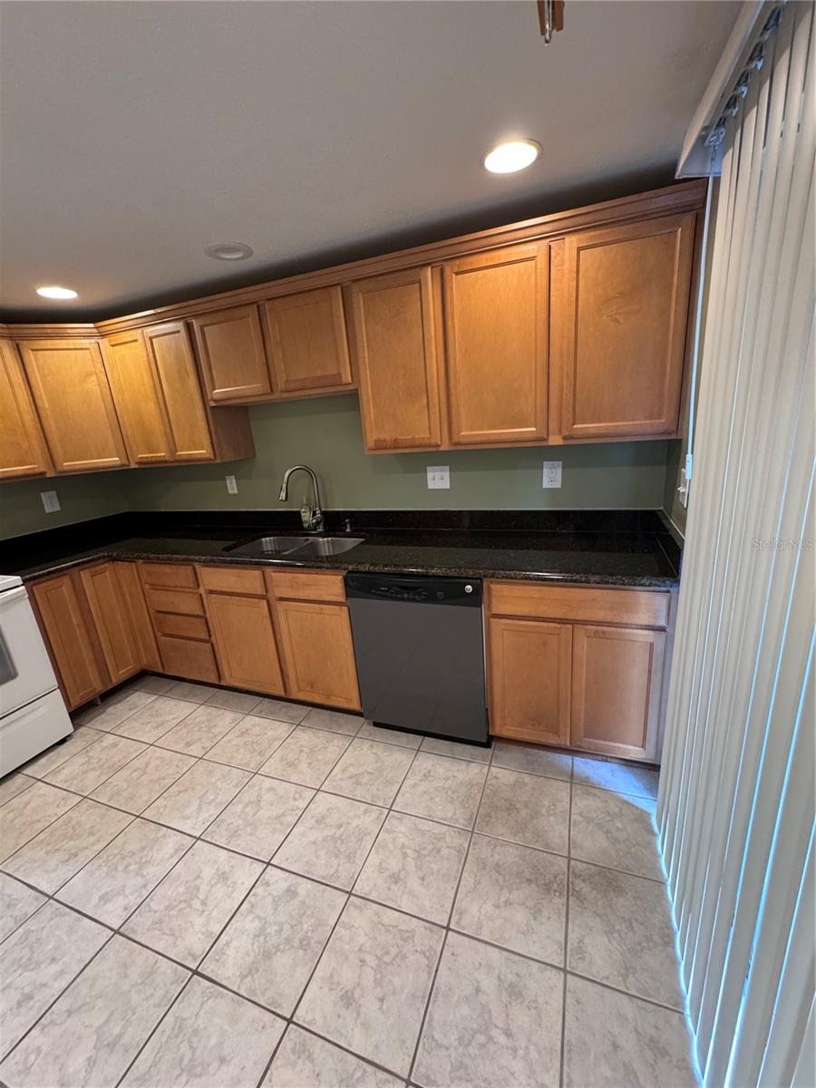 511 LONGFELLOW CT #B, SAFETY HARBOR, FL, 34695