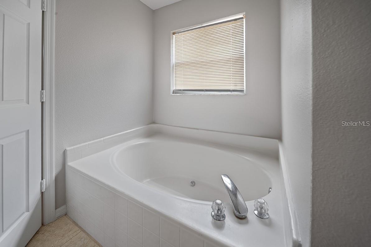 3304 AMBERLEY PARK CIR, KISSIMMEE, FL, 34743