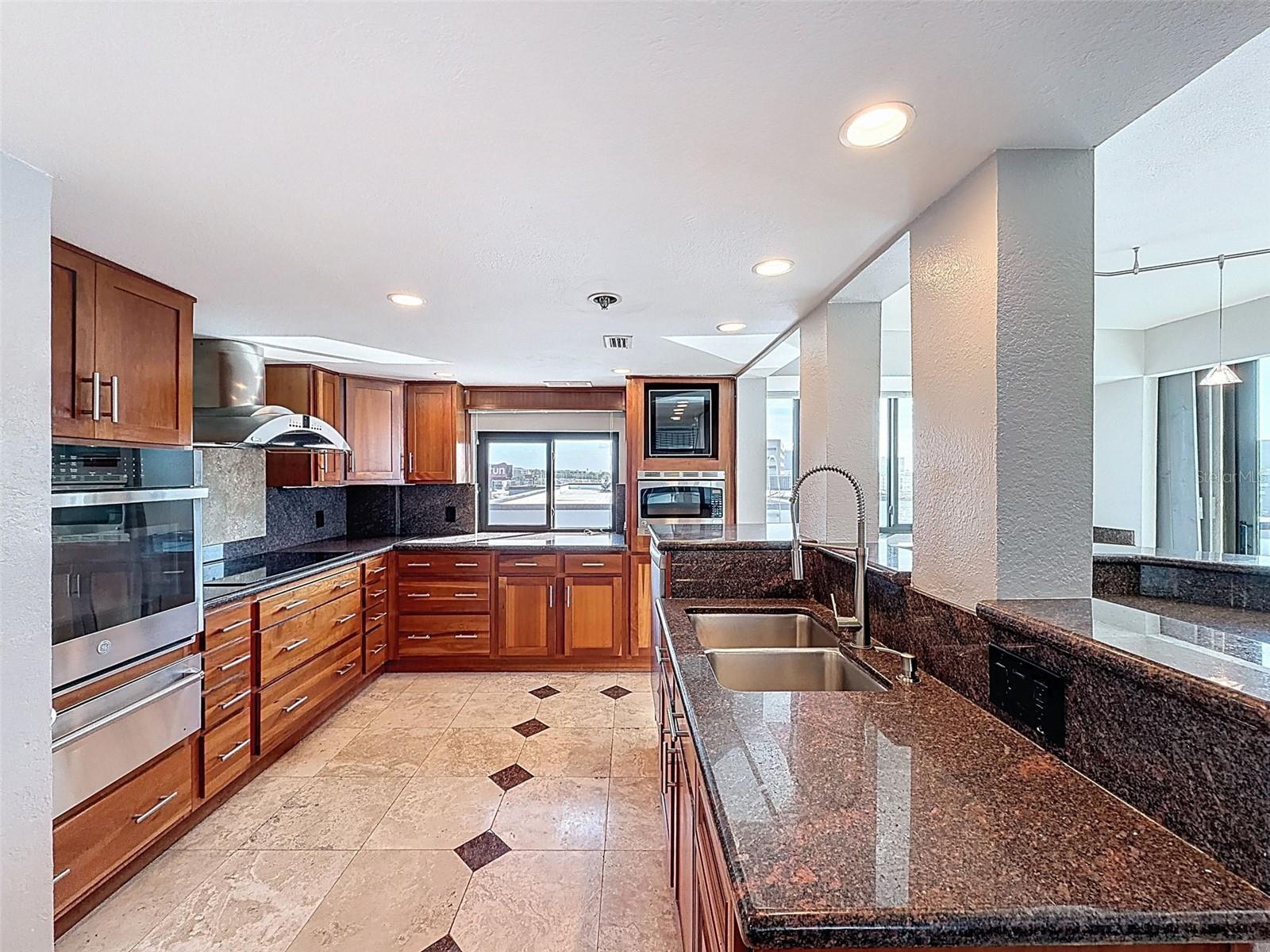 201 W LAUREL ST #1006, TAMPA, FL, 33602