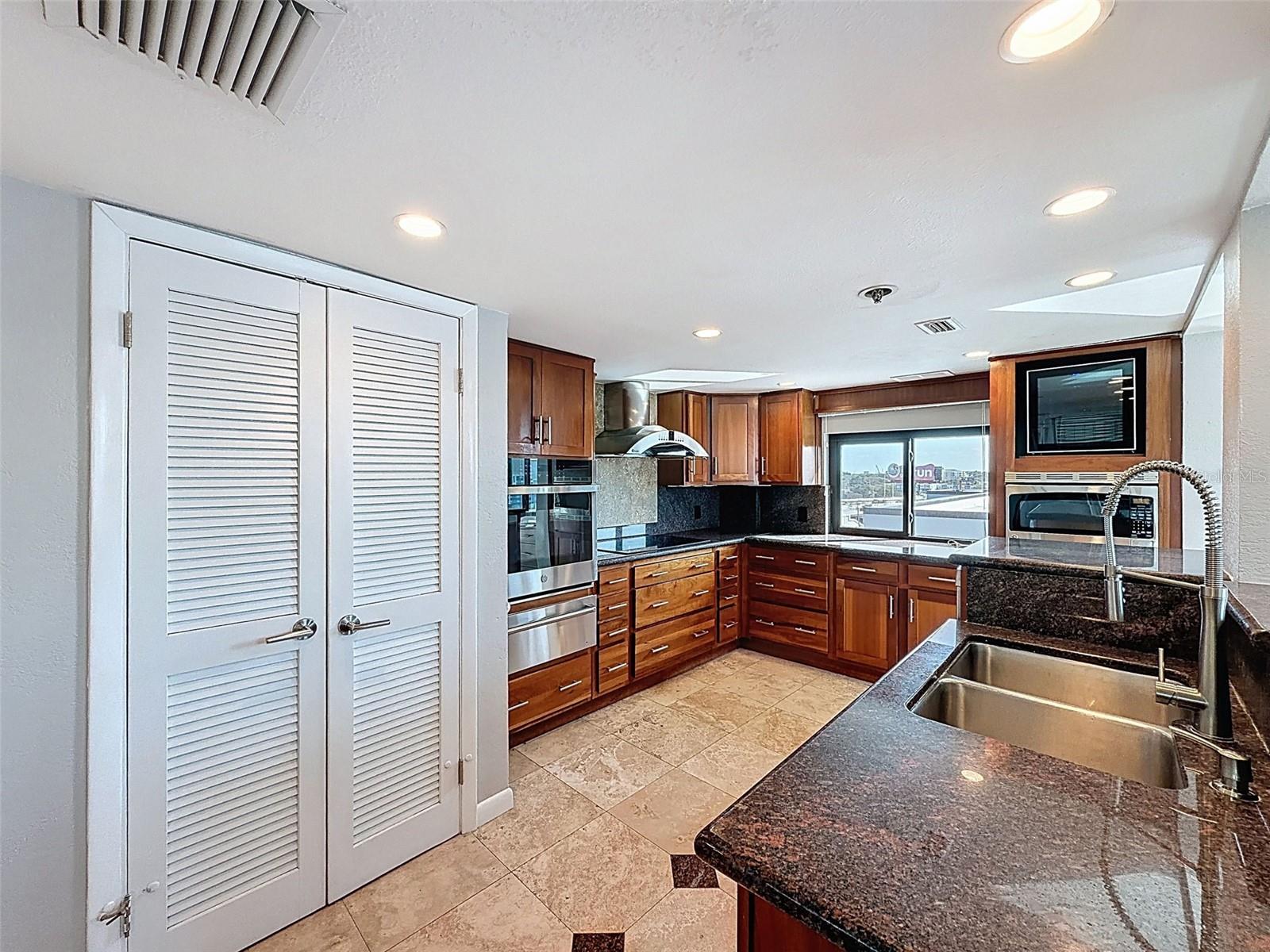 201 W LAUREL ST #1006, TAMPA, FL, 33602