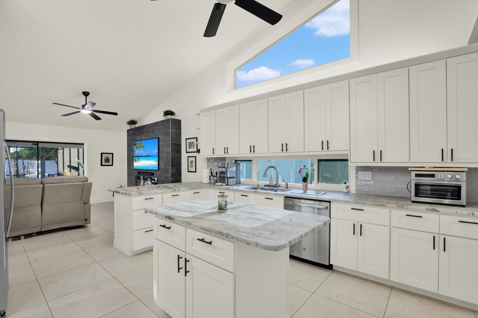 4303 MIDDLE LAKE DR, TAMPA, FL, 33624