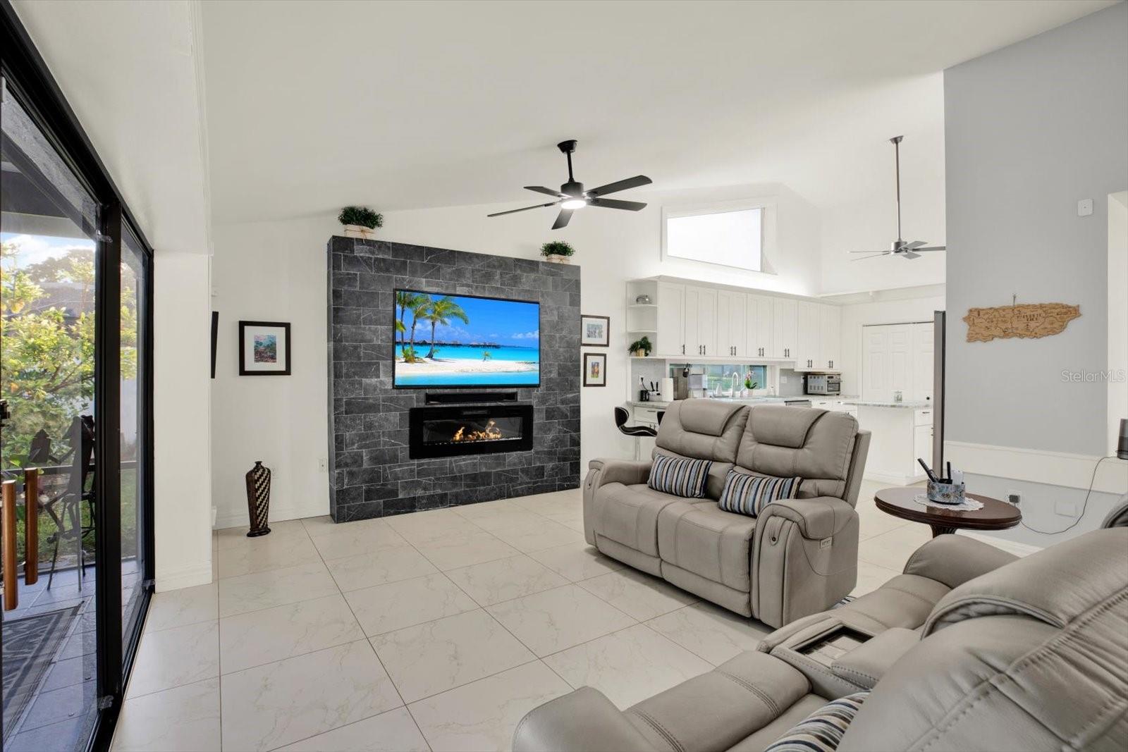 4303 MIDDLE LAKE DR, TAMPA, FL, 33624