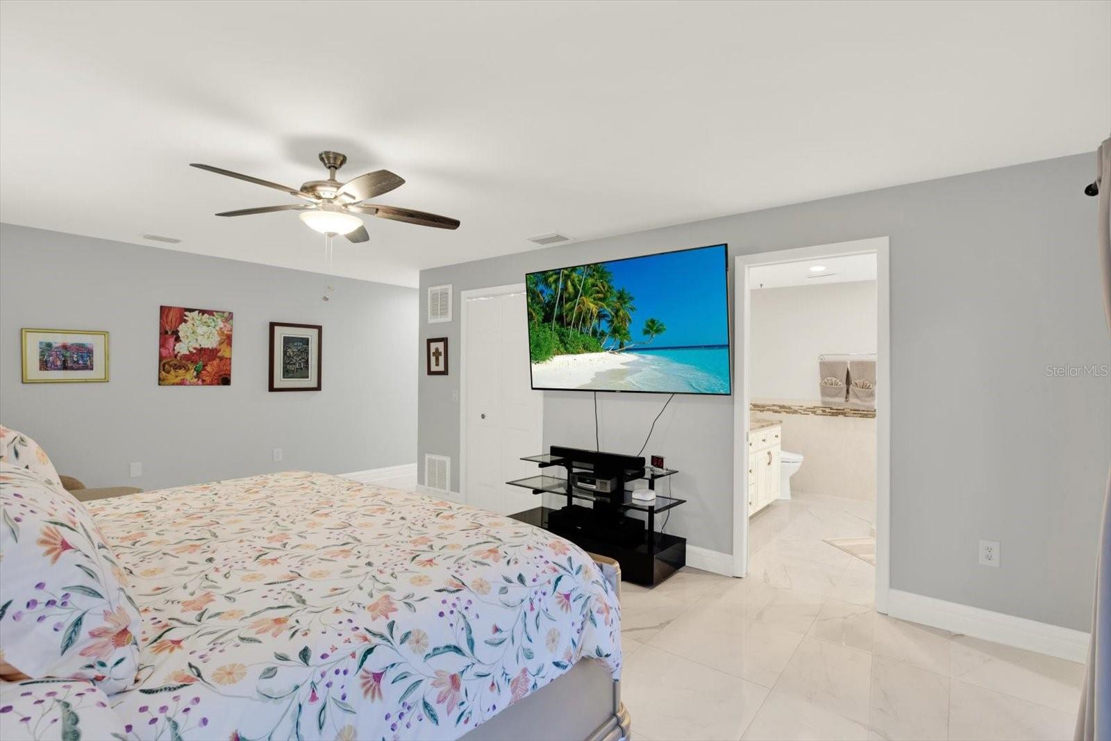 4303 MIDDLE LAKE DR, TAMPA, FL, 33624