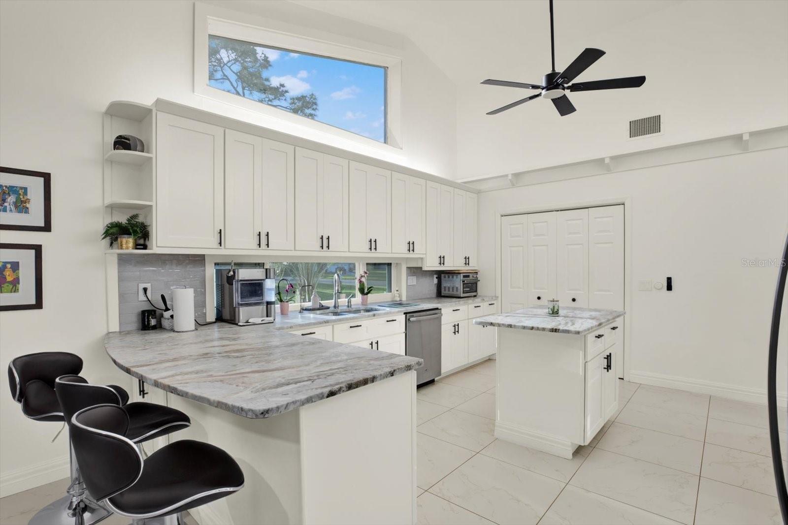 4303 MIDDLE LAKE DR, TAMPA, FL, 33624