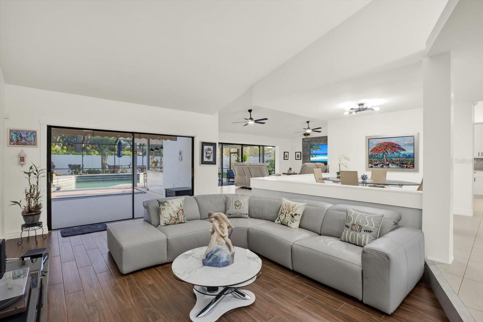 4303 MIDDLE LAKE DR, TAMPA, FL, 33624