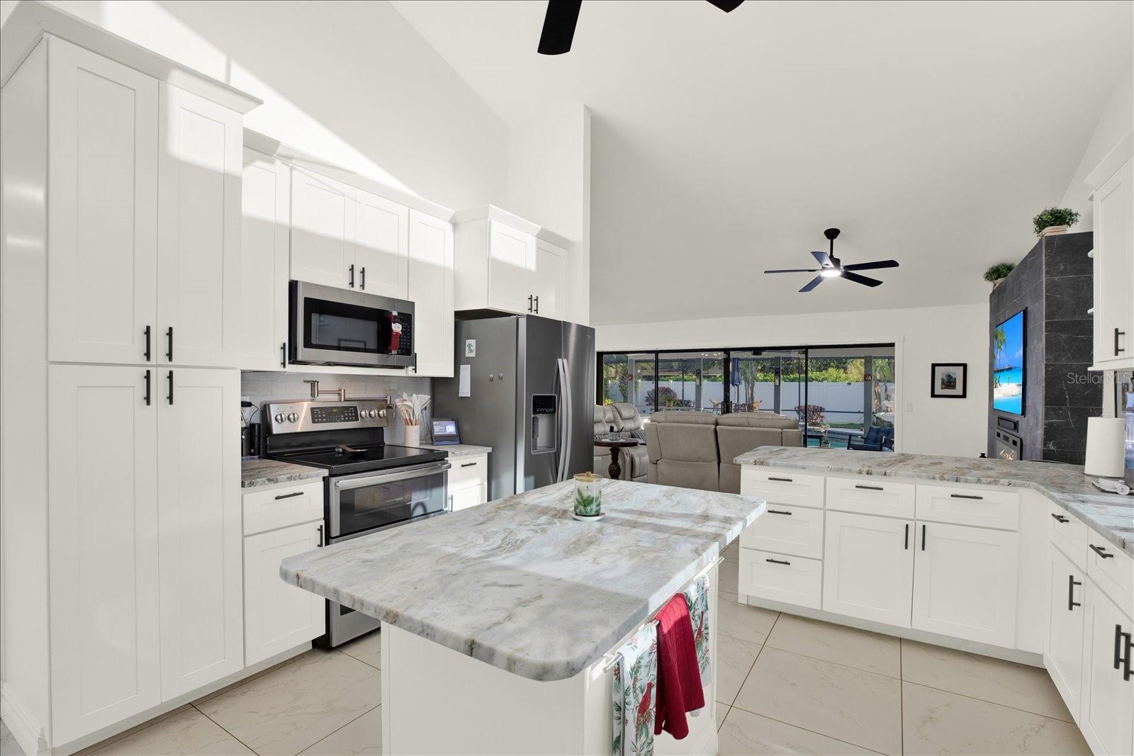 4303 MIDDLE LAKE DR, TAMPA, FL, 33624