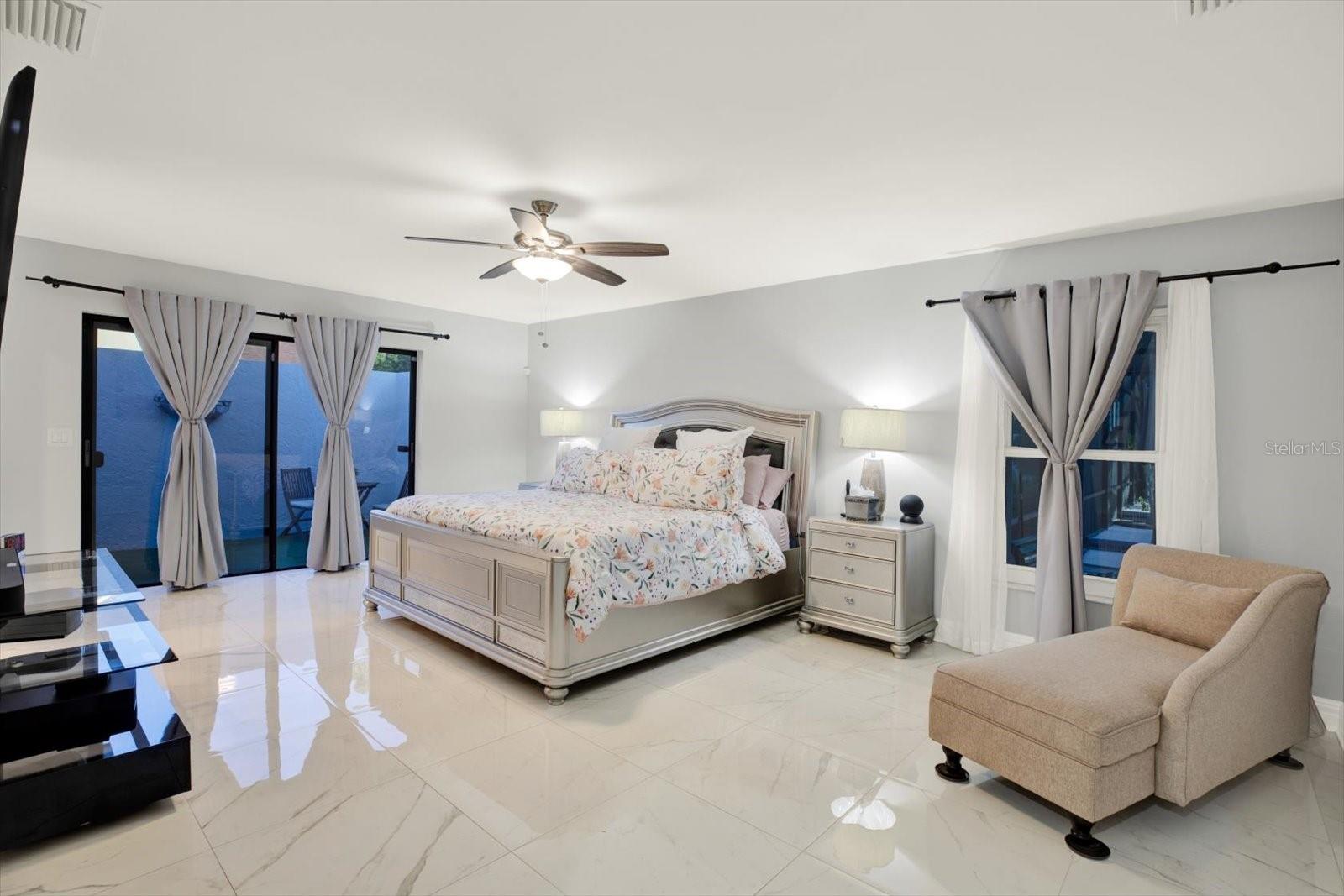 4303 MIDDLE LAKE DR, TAMPA, FL, 33624