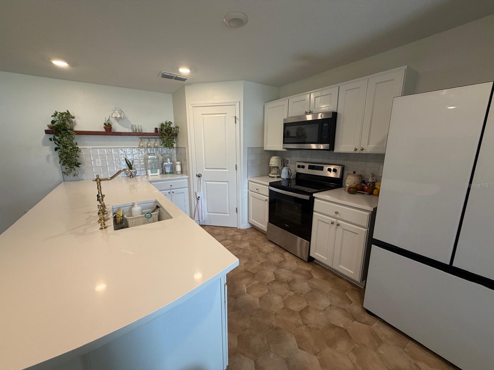 6450 MARINER BLVD, SPRING HILL, FL, 34609