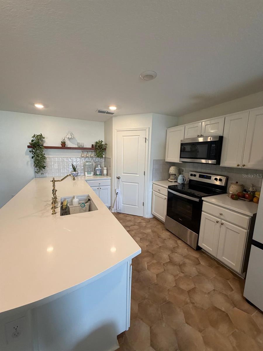 6450 MARINER BLVD, SPRING HILL, FL, 34609