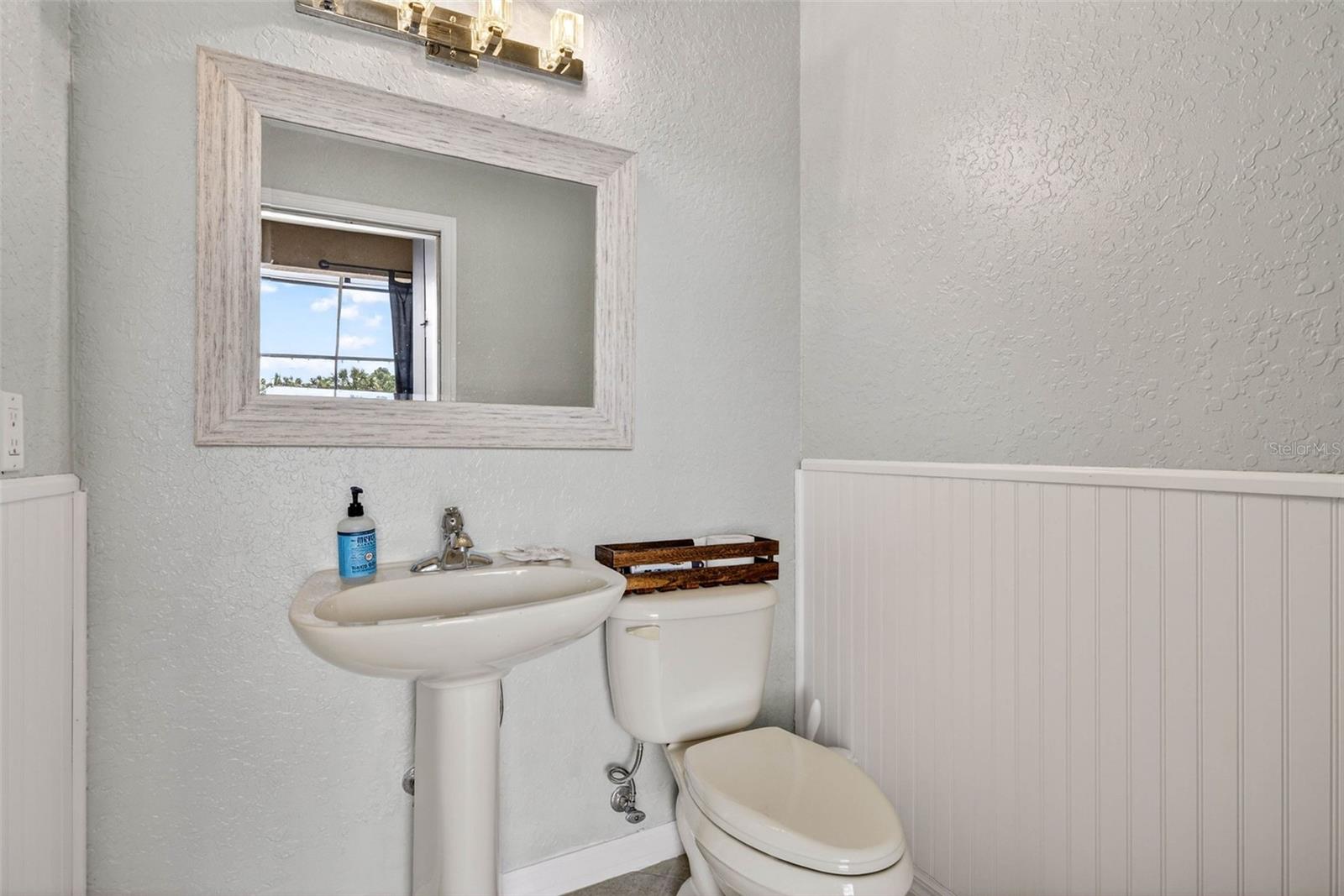 Pool Bath.  Entry from the lanai