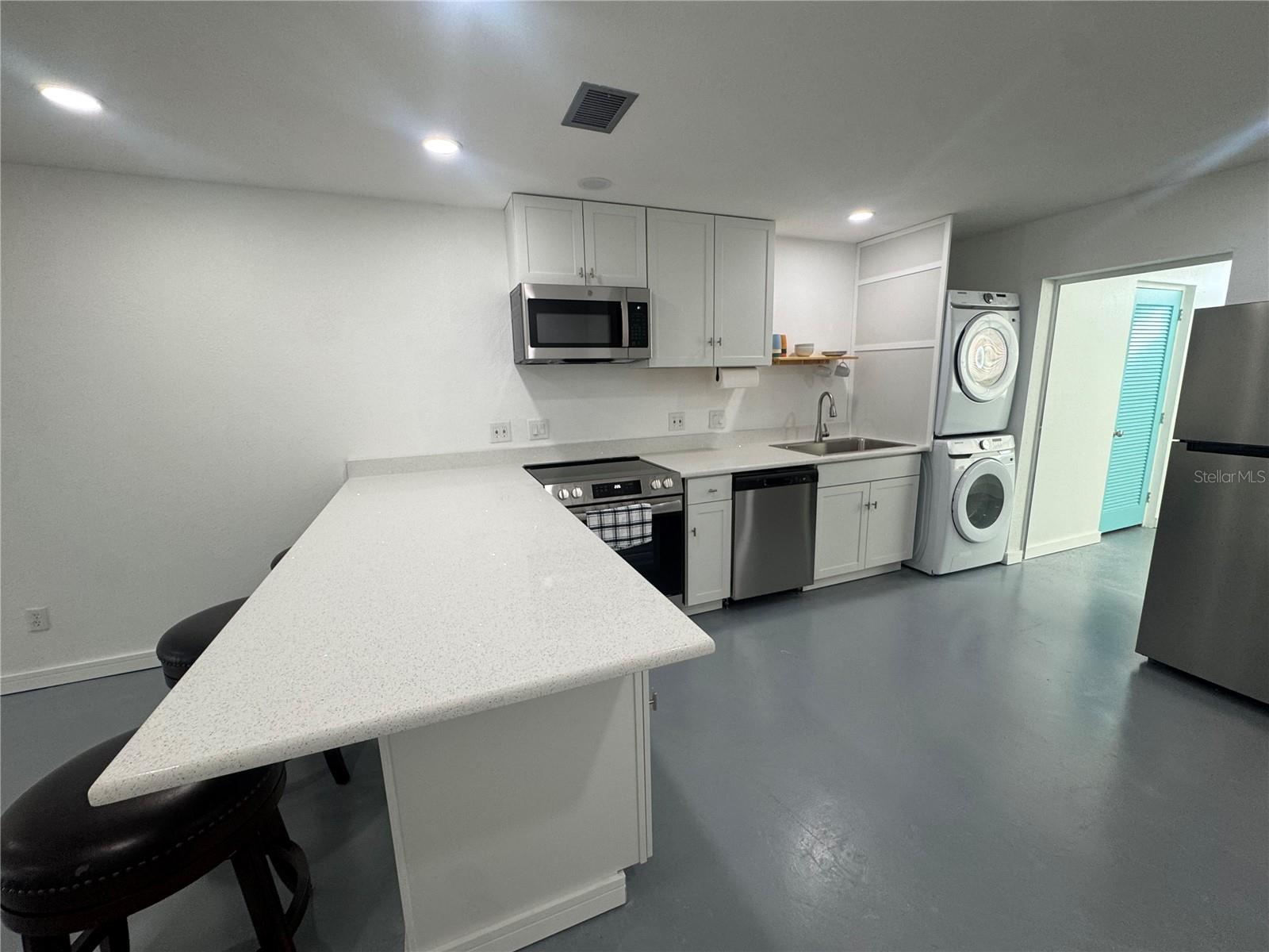 5720 13TH AVE N #106B, ST PETERSBURG, FL, 33710