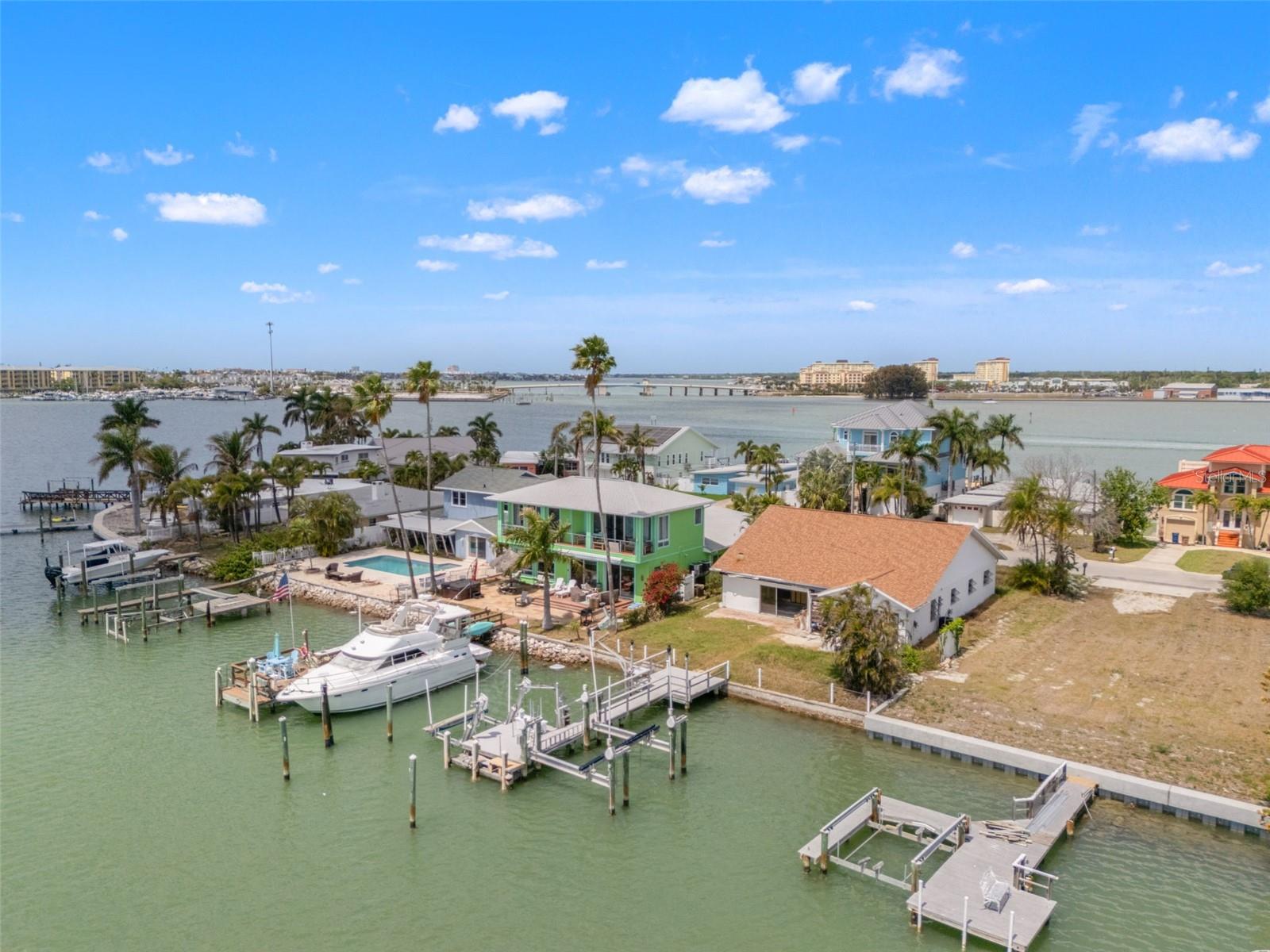 811 BAY POINT DR, MADEIRA BEACH, FL, 33708