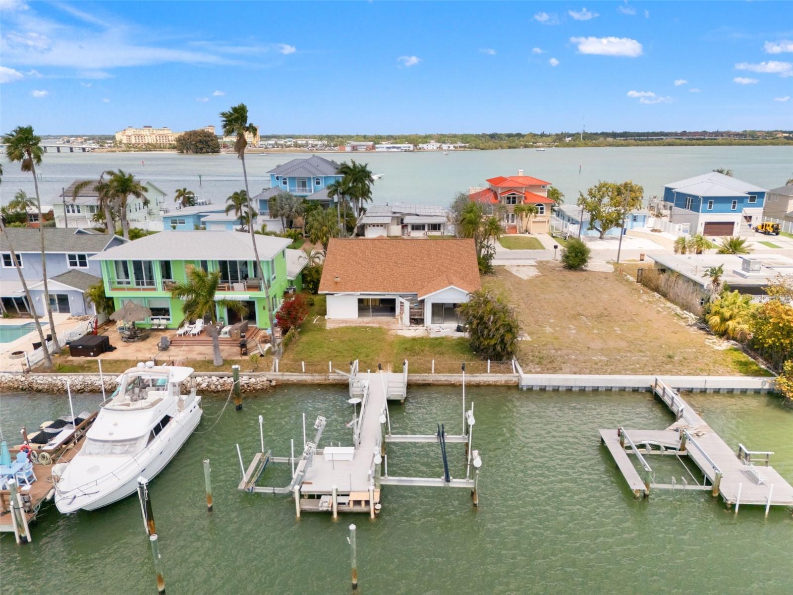 811 BAY POINT DR, MADEIRA BEACH, FL, 33708