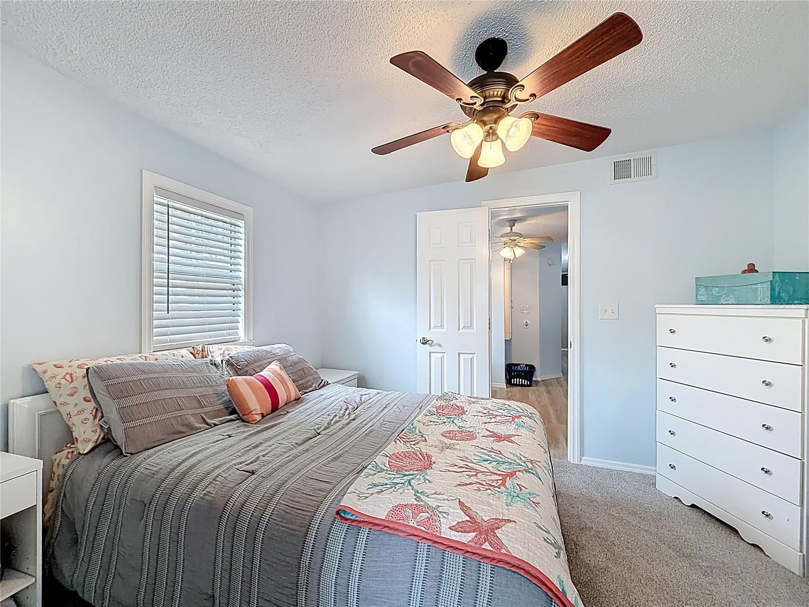 111 MARK AVE, LADY LAKE, FL, 32159