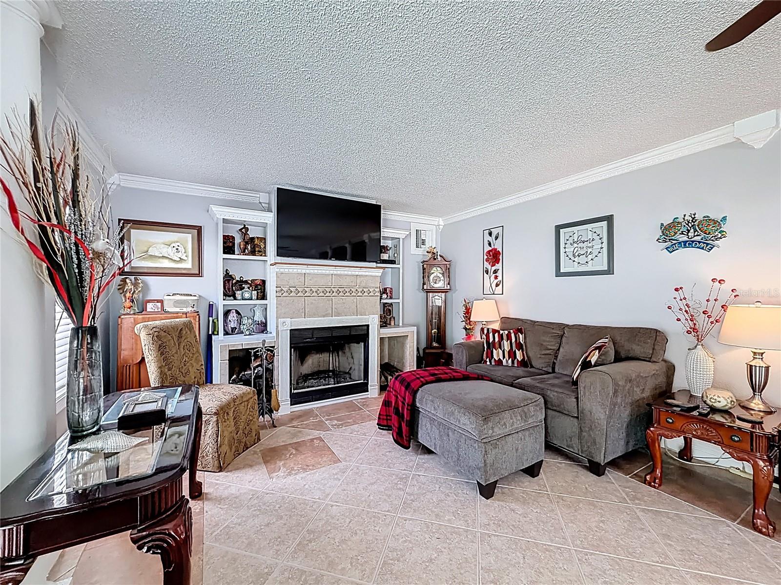 111 MARK AVE, LADY LAKE, FL, 32159