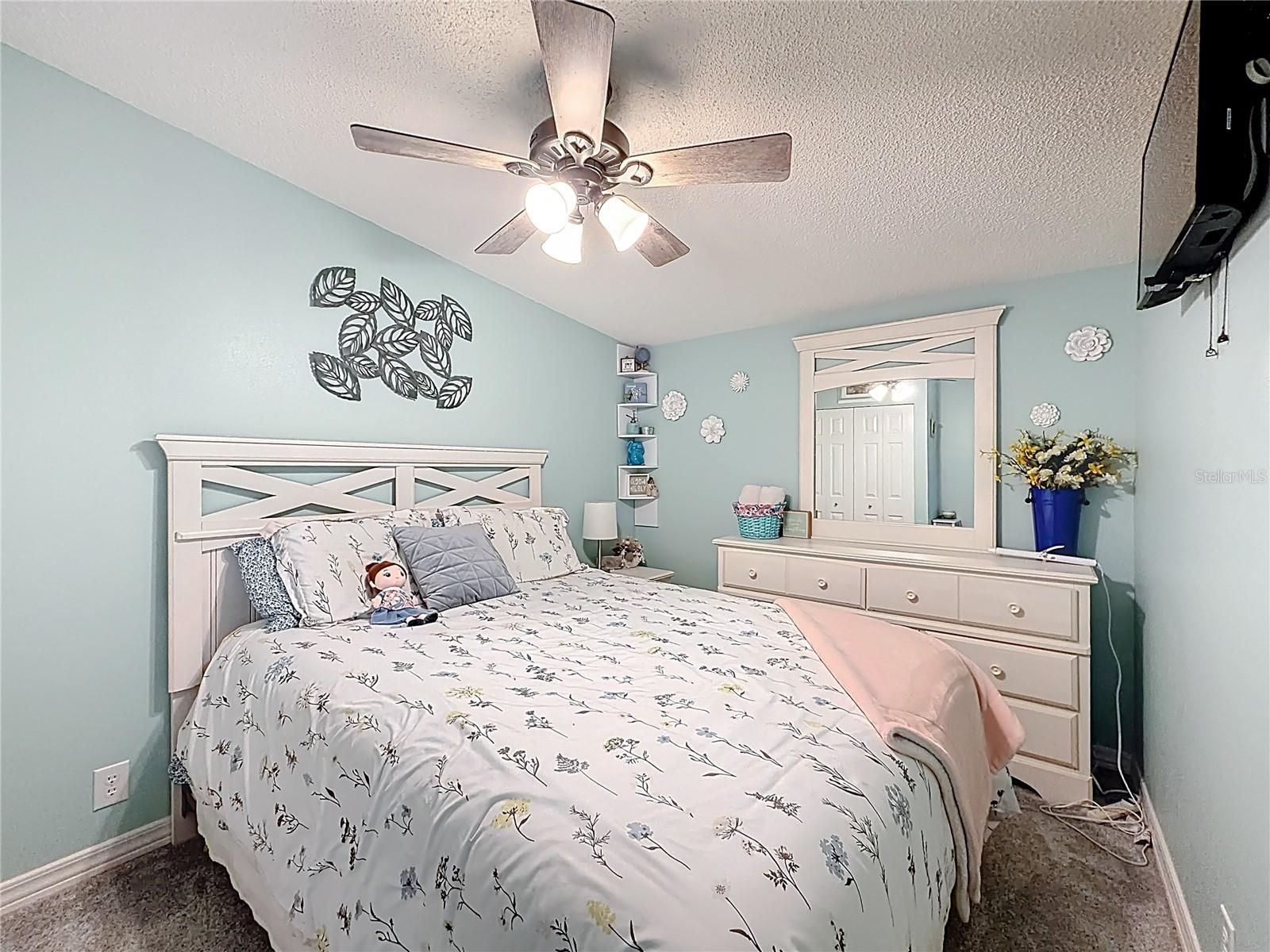 111 MARK AVE, LADY LAKE, FL, 32159