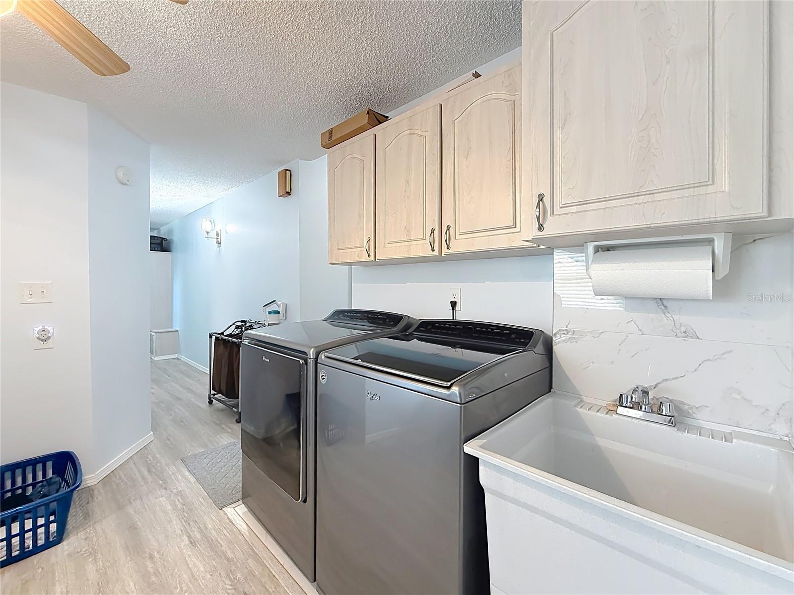 111 MARK AVE, LADY LAKE, FL, 32159