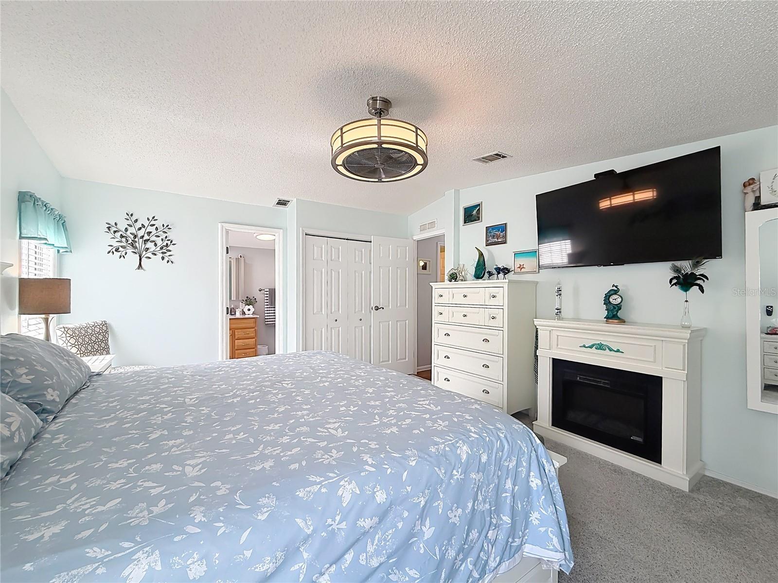 111 MARK AVE, LADY LAKE, FL, 32159