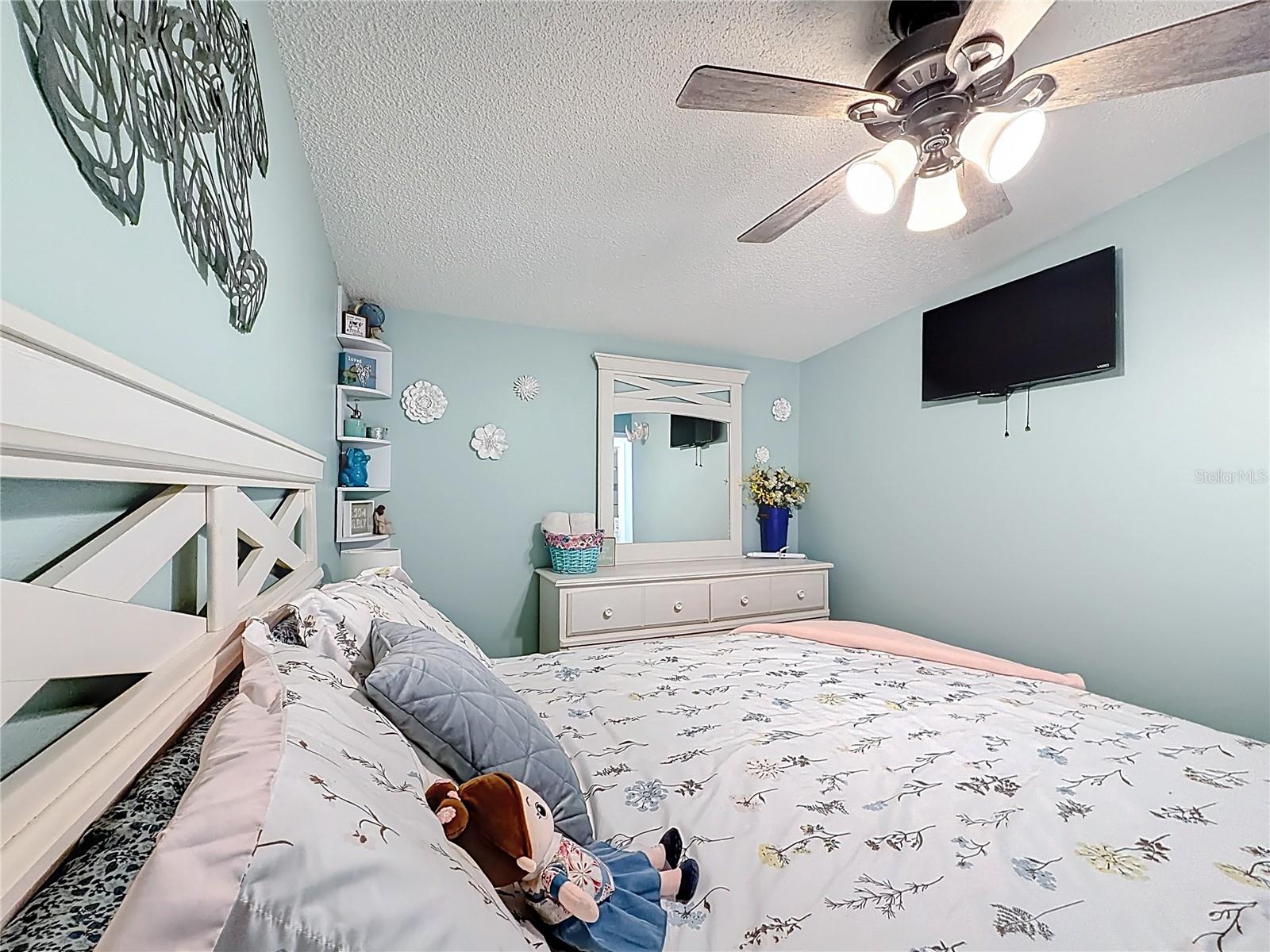 111 MARK AVE, LADY LAKE, FL, 32159