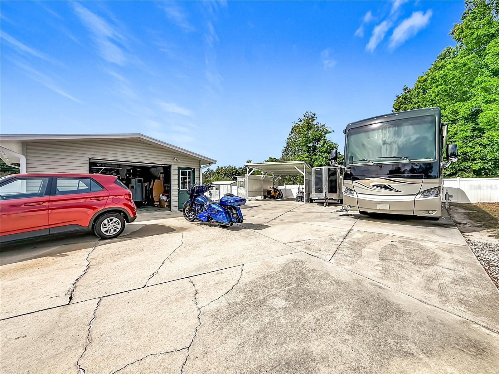 111 MARK AVE, LADY LAKE, FL, 32159