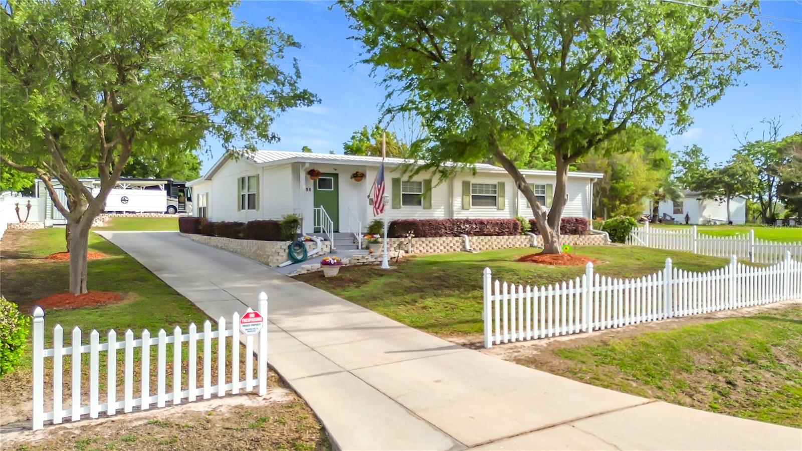 111 MARK AVE, LADY LAKE, FL, 32159