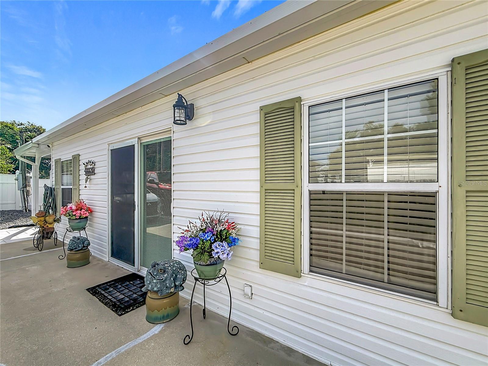 111 MARK AVE, LADY LAKE, FL, 32159
